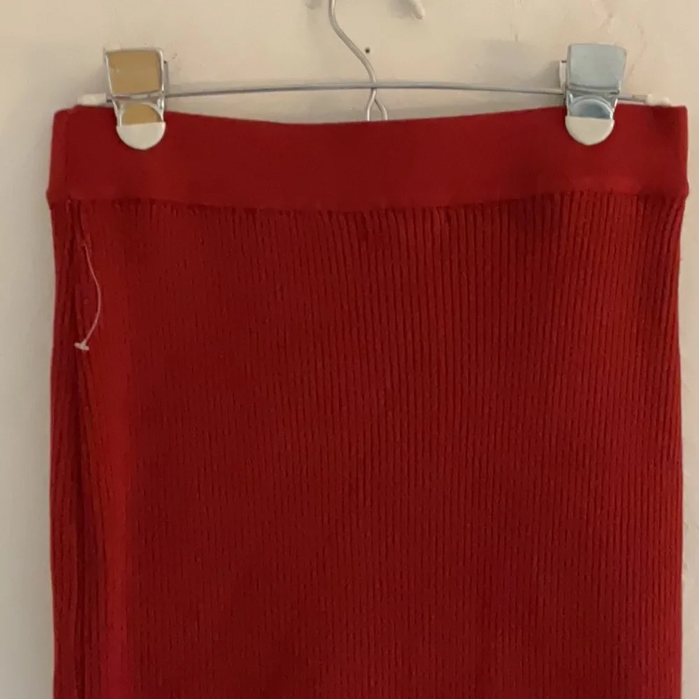 Sale! Cable & Gauge Ribbed Knit Pencil Skirt, Size S, Red, NWOT - Picture 4 of 6
